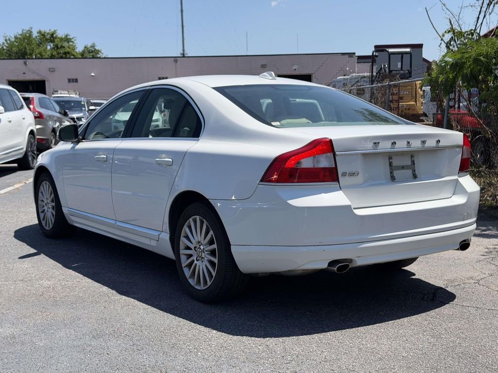 Used 2012 White Volvo 3.2 image 3