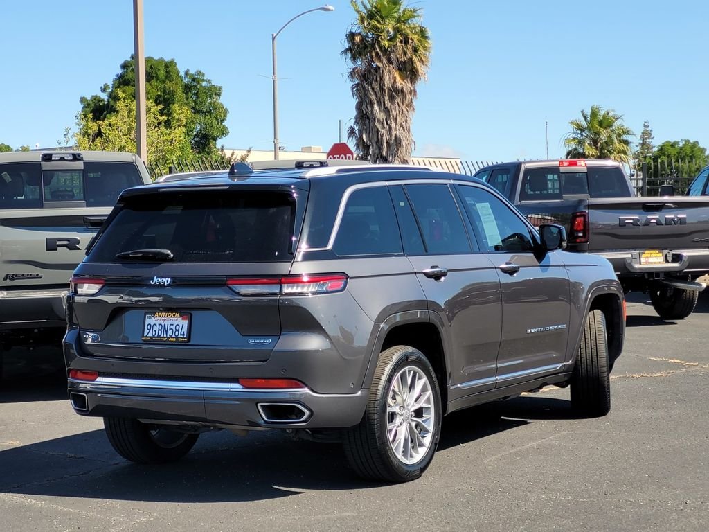 Used 2022 Gray Jeep Summit 4xe image 4