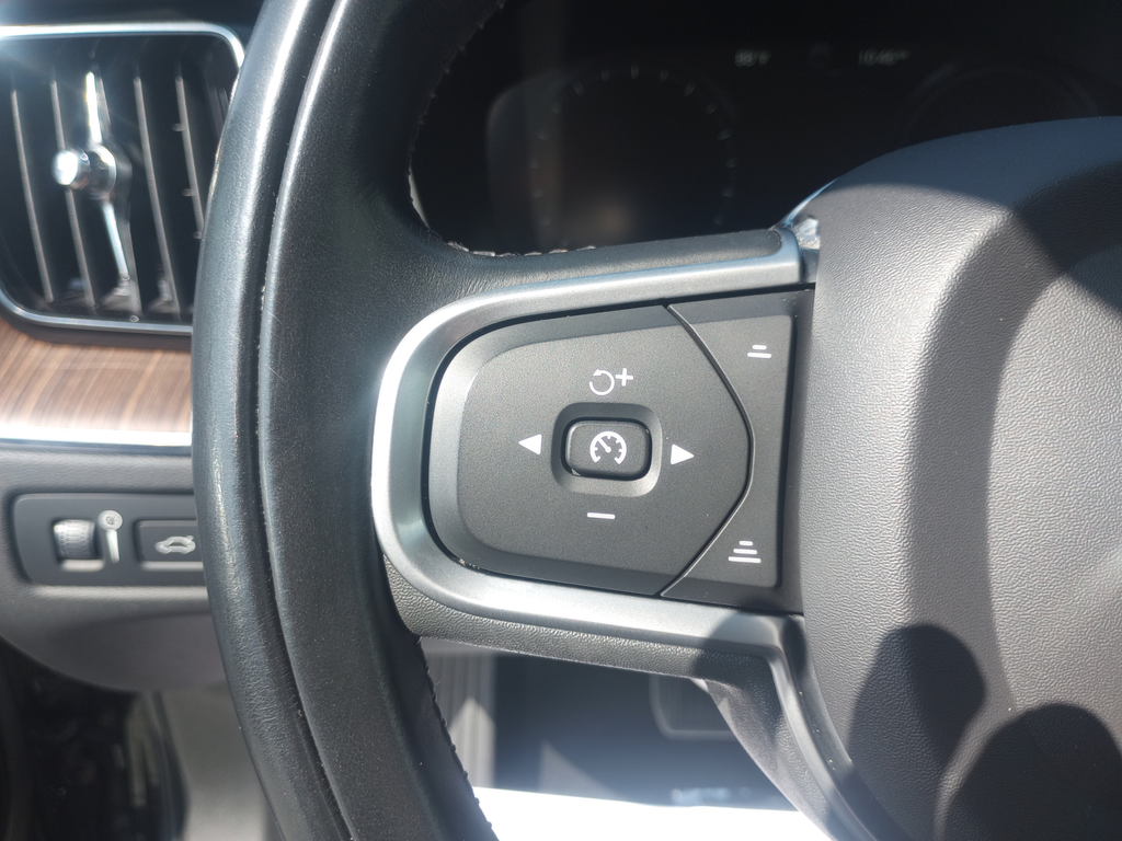 Used 2021 Black Volvo T8 Inscription Expression image 16