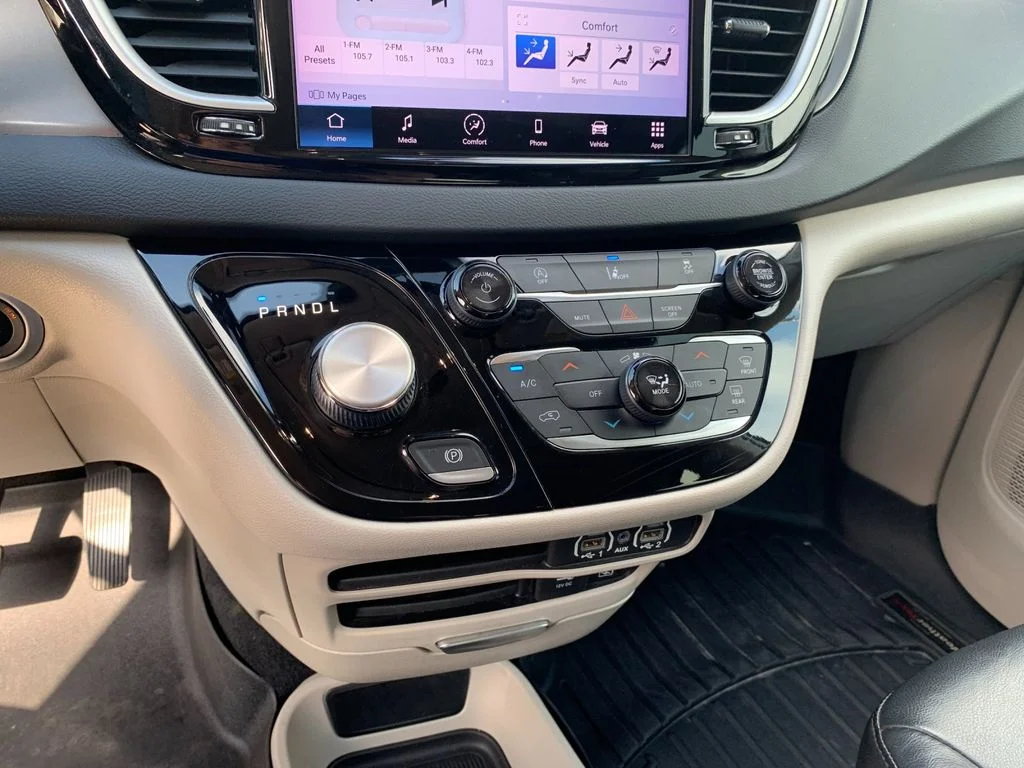 Used 2022 White Chrysler Touring L image 26
