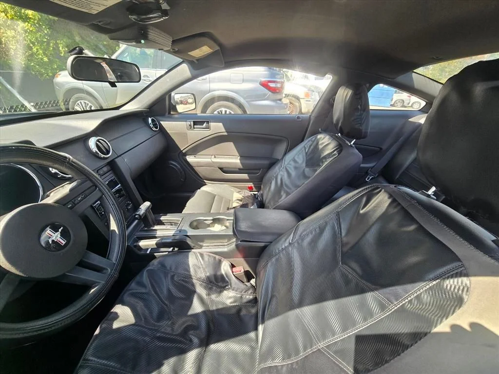 Used 2005 Gray Ford GT Premium image 4
