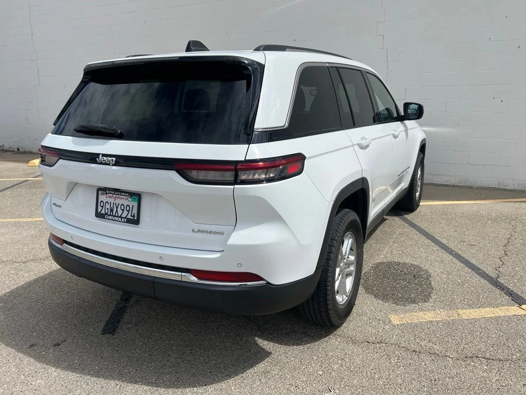 Used 2023 Bright White Clearcoat Jeep Laredo image 7
