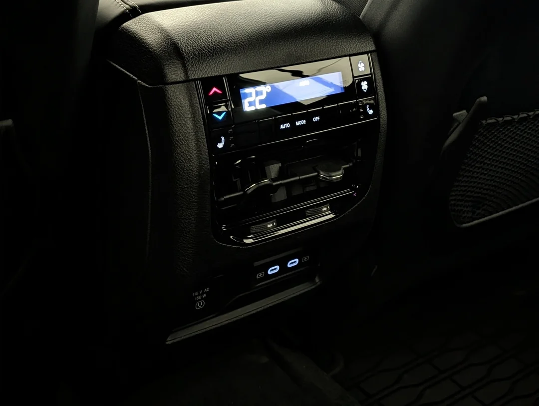 New 2026 White Jeep Limited Reserve - - 4x4 - CommandView Sunroof - Nappa Leather Seats & More! image 27