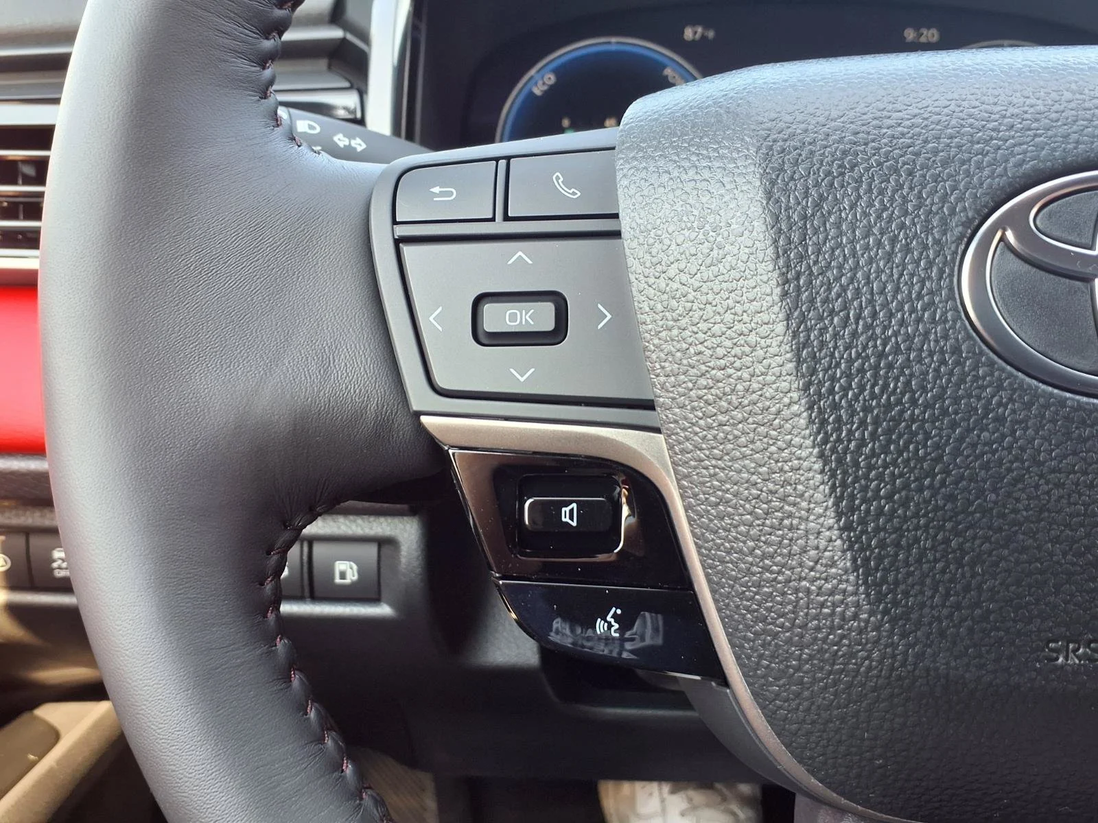 New 2026 Wind Chill Pearl <sup>1</sup> Toyota  XSE image 11