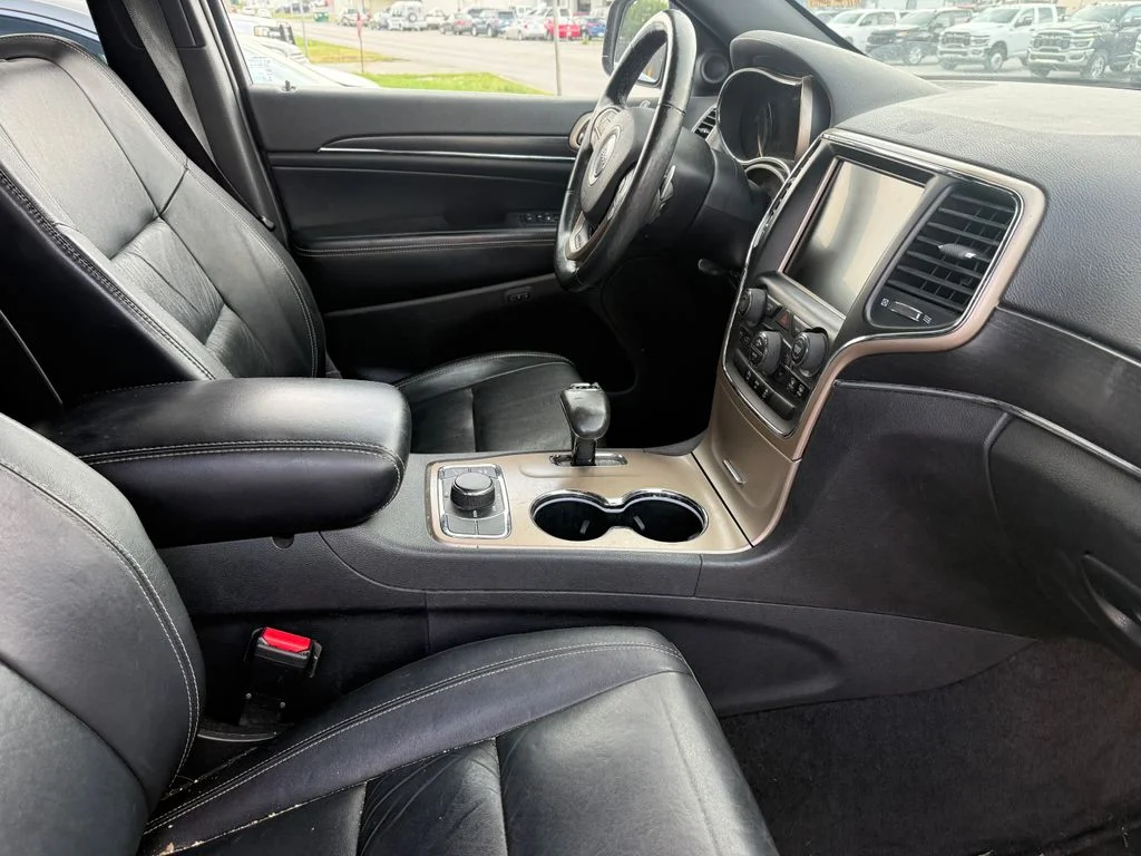 Used 2014 Red Jeep Limited image 3