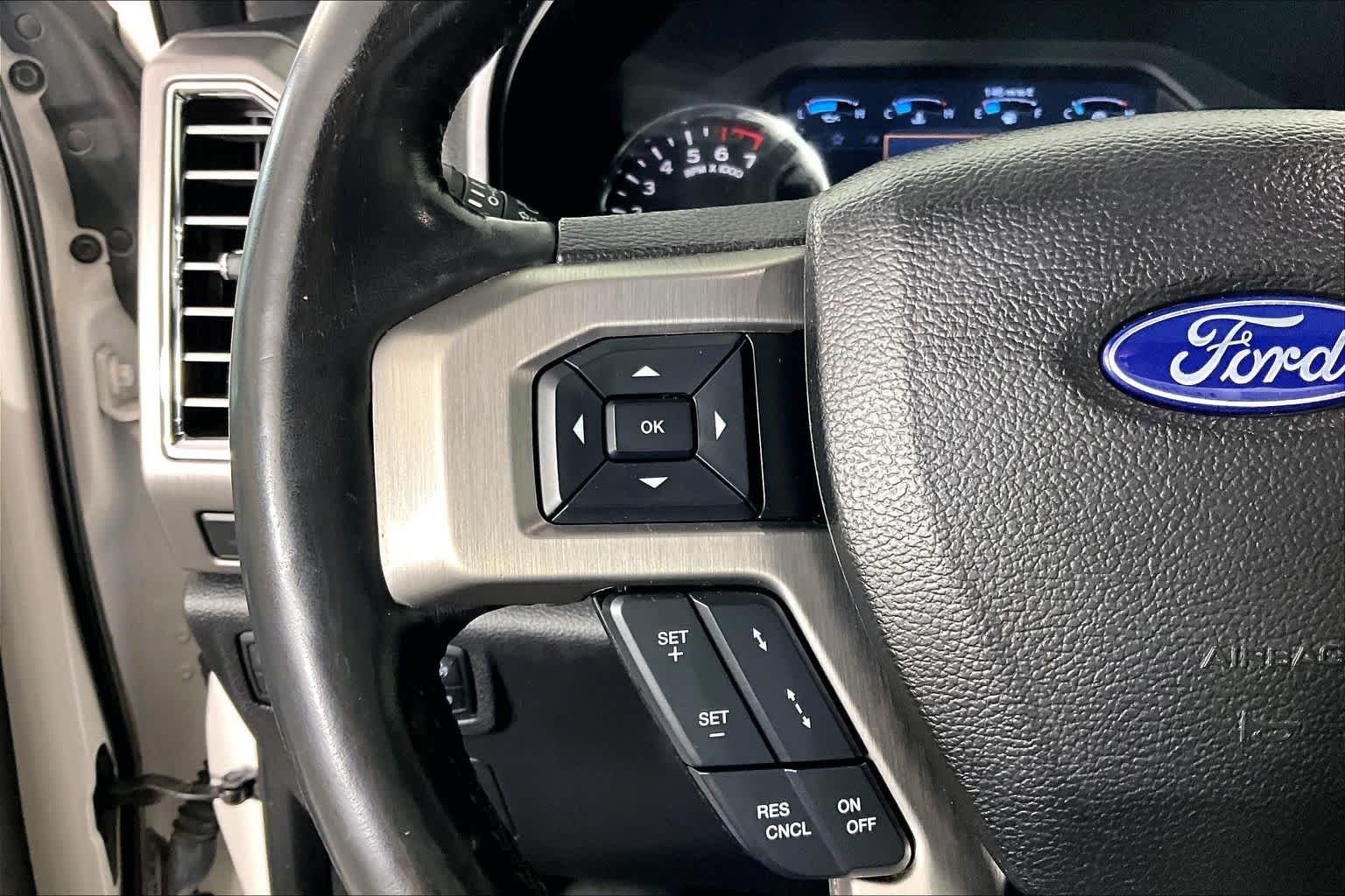 Used 2017 White Platinum Metallic Tri-Coat Ford Platinum image 22