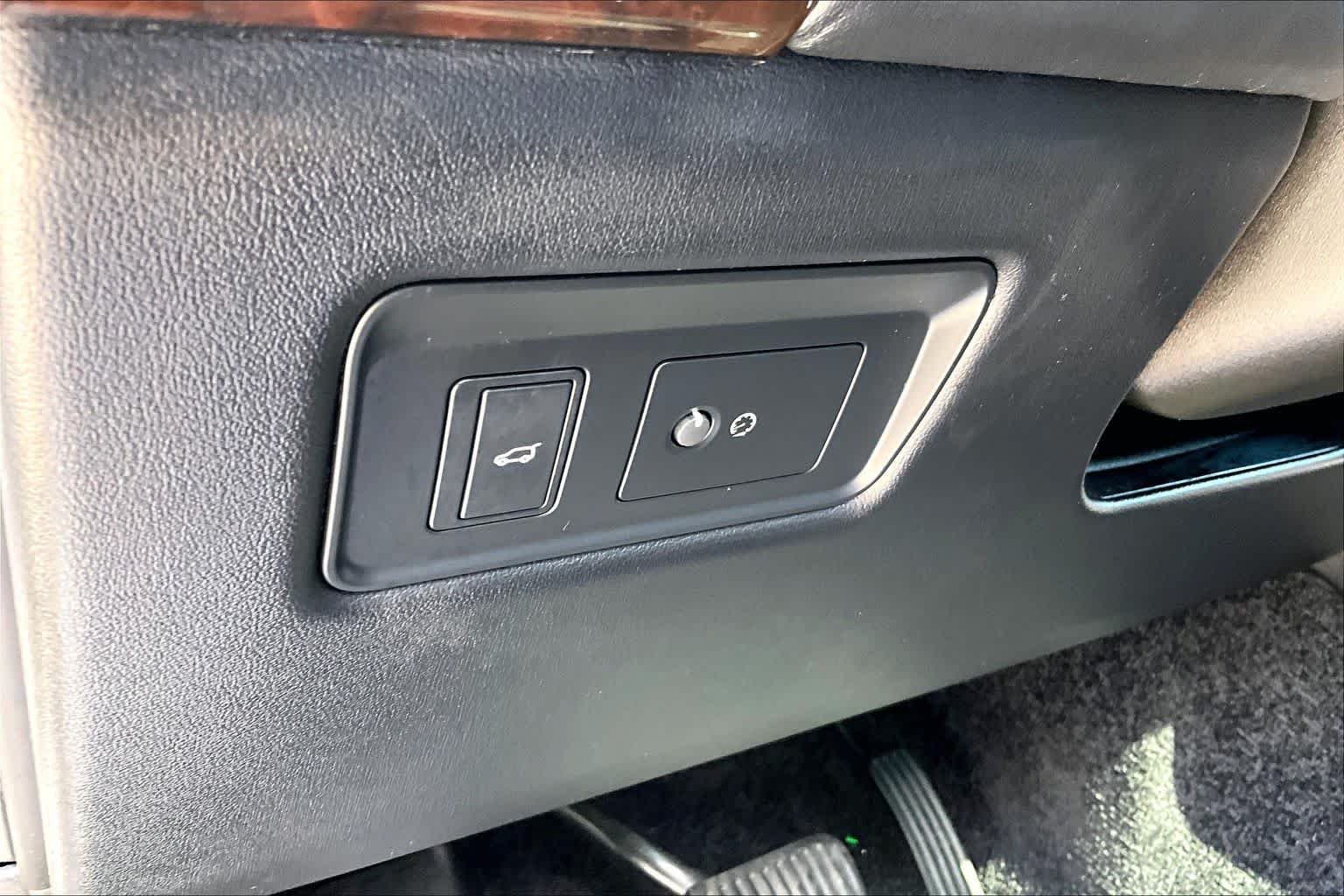 Used 2020 Eiger Grey Metallic Land Rover HSE image 33