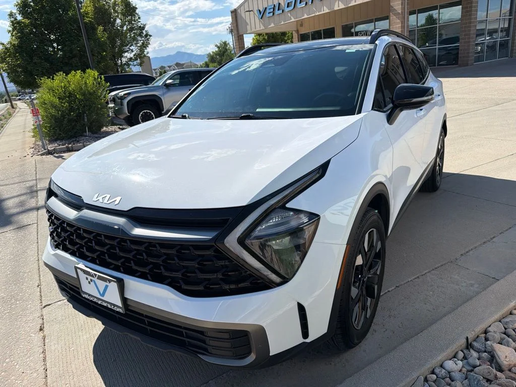 Used 2023 White Kia X-Line image 3
