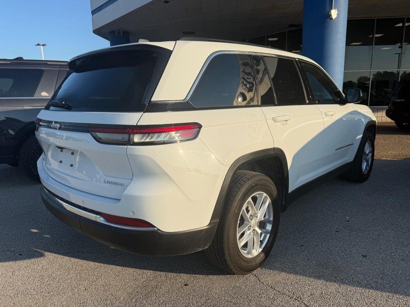 Used 2025 Bright White Clearcoat Jeep Laredo X 4x4 image 4