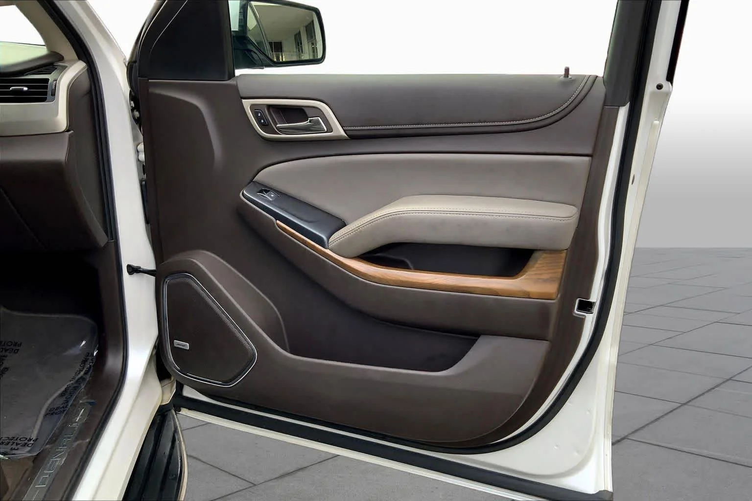 Used 2019 White Frost Tricoat GMC Denali image 20