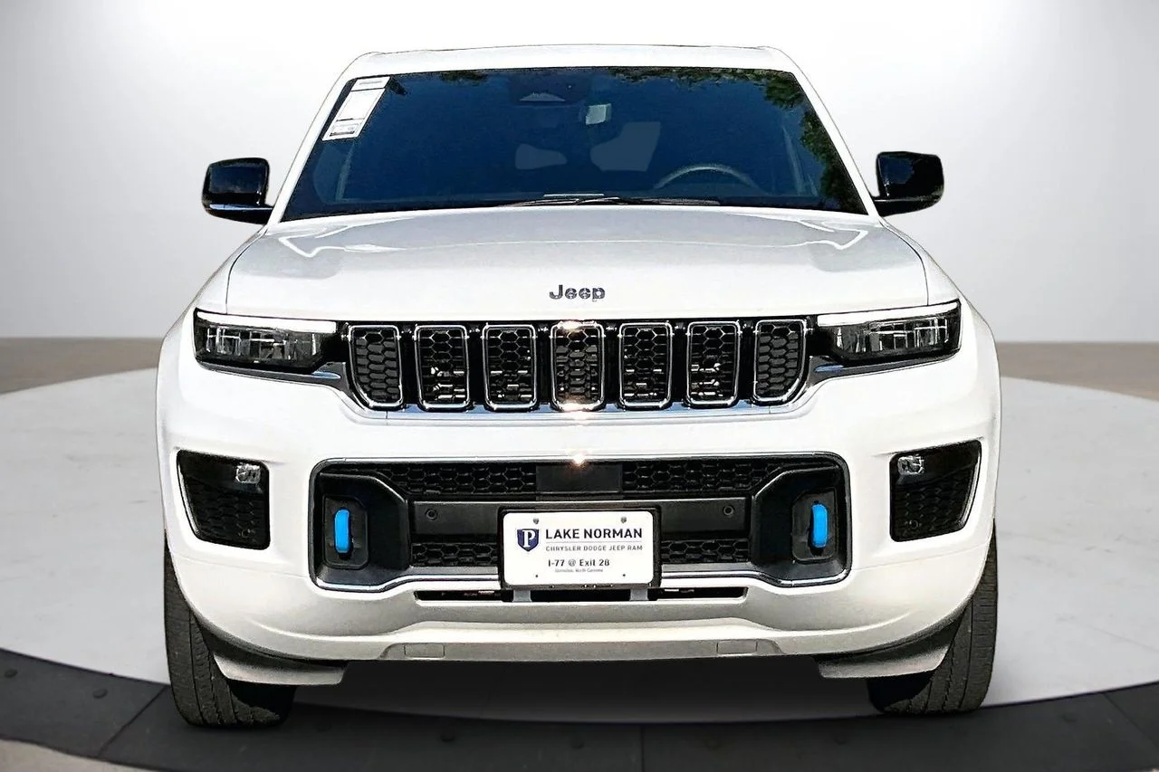 Used 2023 White Jeep Overland 4xe image 3