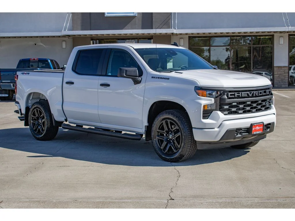 New 2026 Summit White Chevrolet Custom image 2