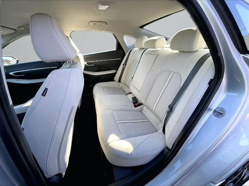 Used 2025 Silver Hyundai SEL image 27