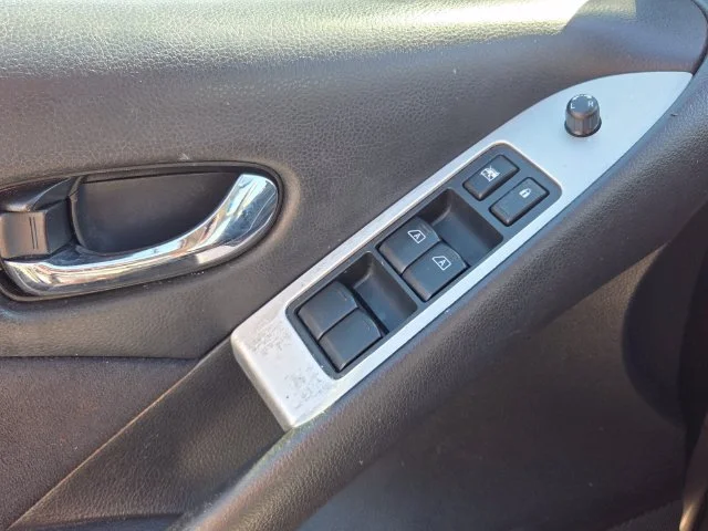 Used 2010 Gray Nissan S image 29