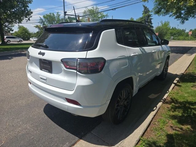 Used 2022 White Jeep Limited image 7