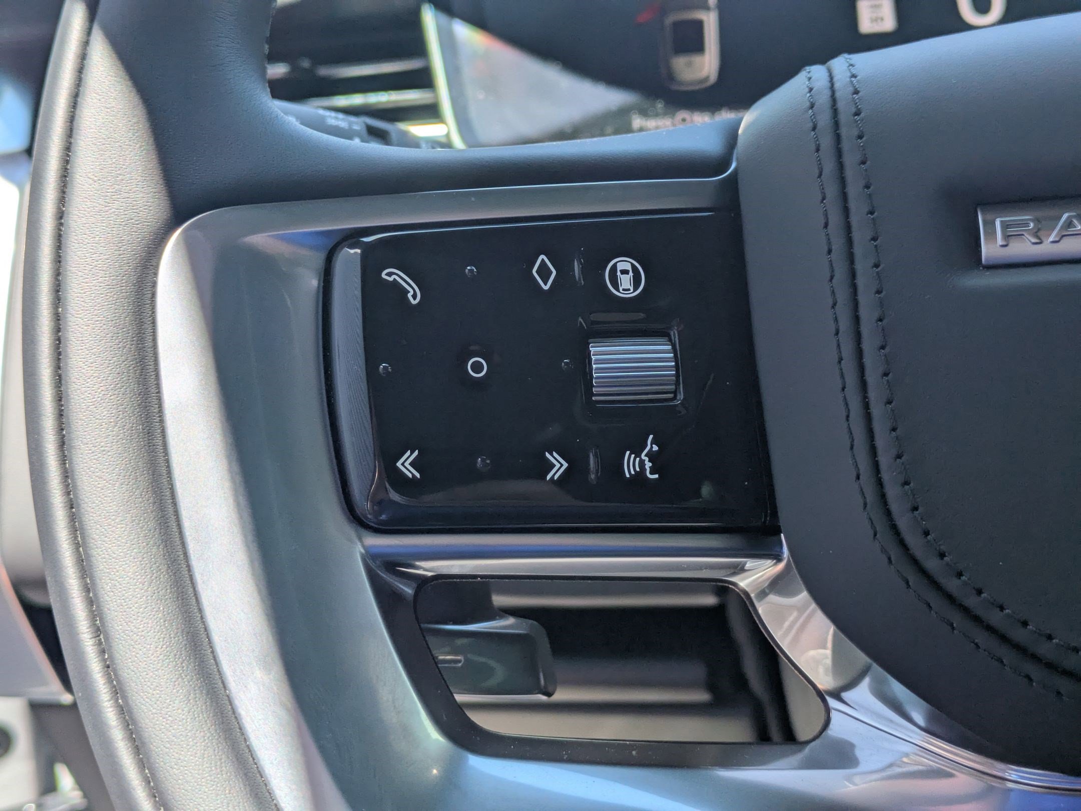 2025 Land Rover Range Rover SV - Photo 16