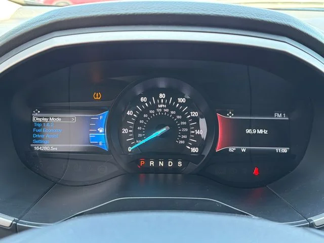 Used 2017 Gray Ford SEL image 11