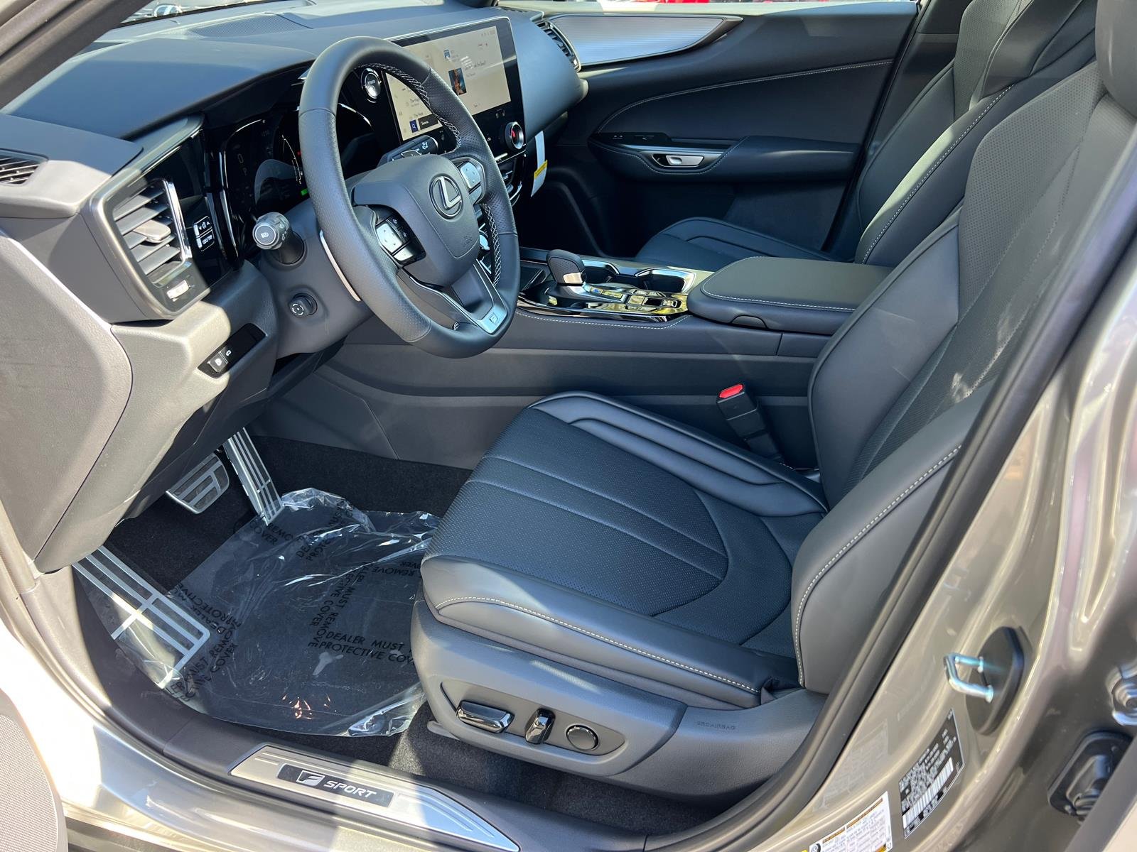 2026 Lexus NX 450h+ F-Sport - Photo 10