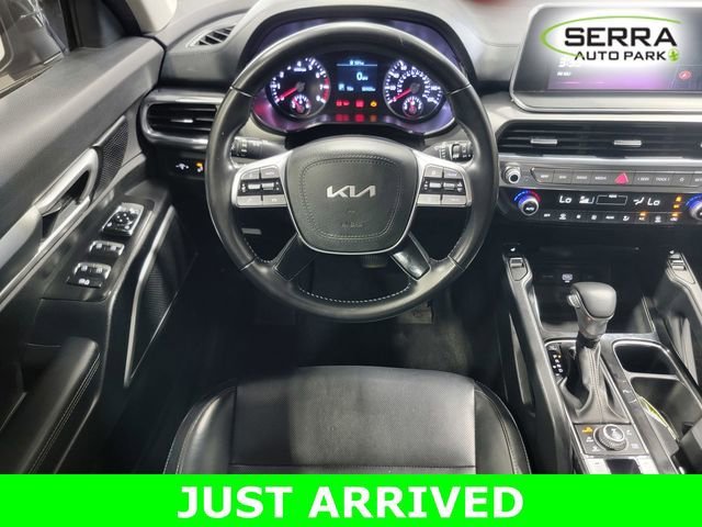 Used 2022 Black Kia S image 24