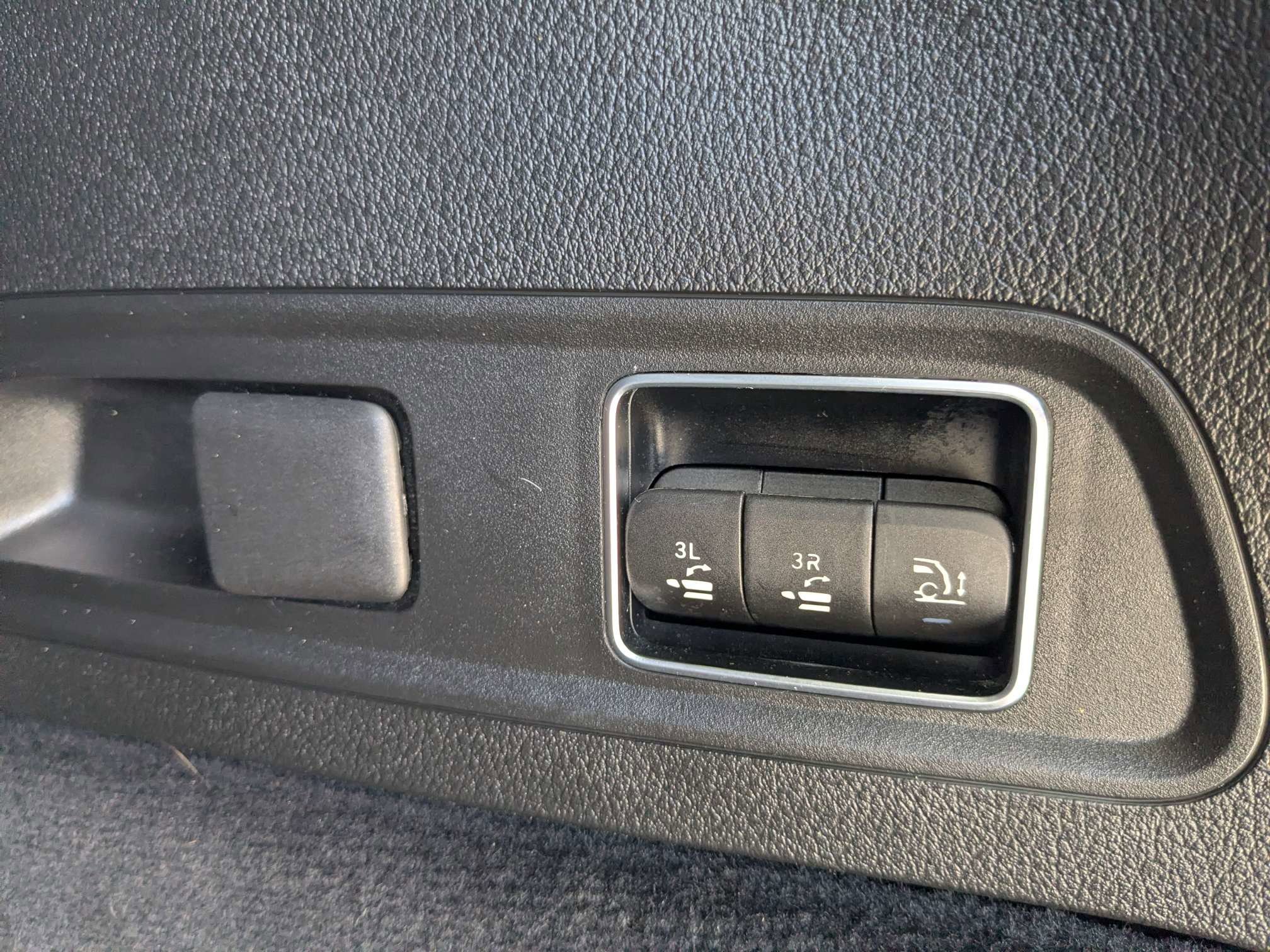 Used 2020 Brilliant Blue Metallic Mercedes-Benz GLS 450 image 18