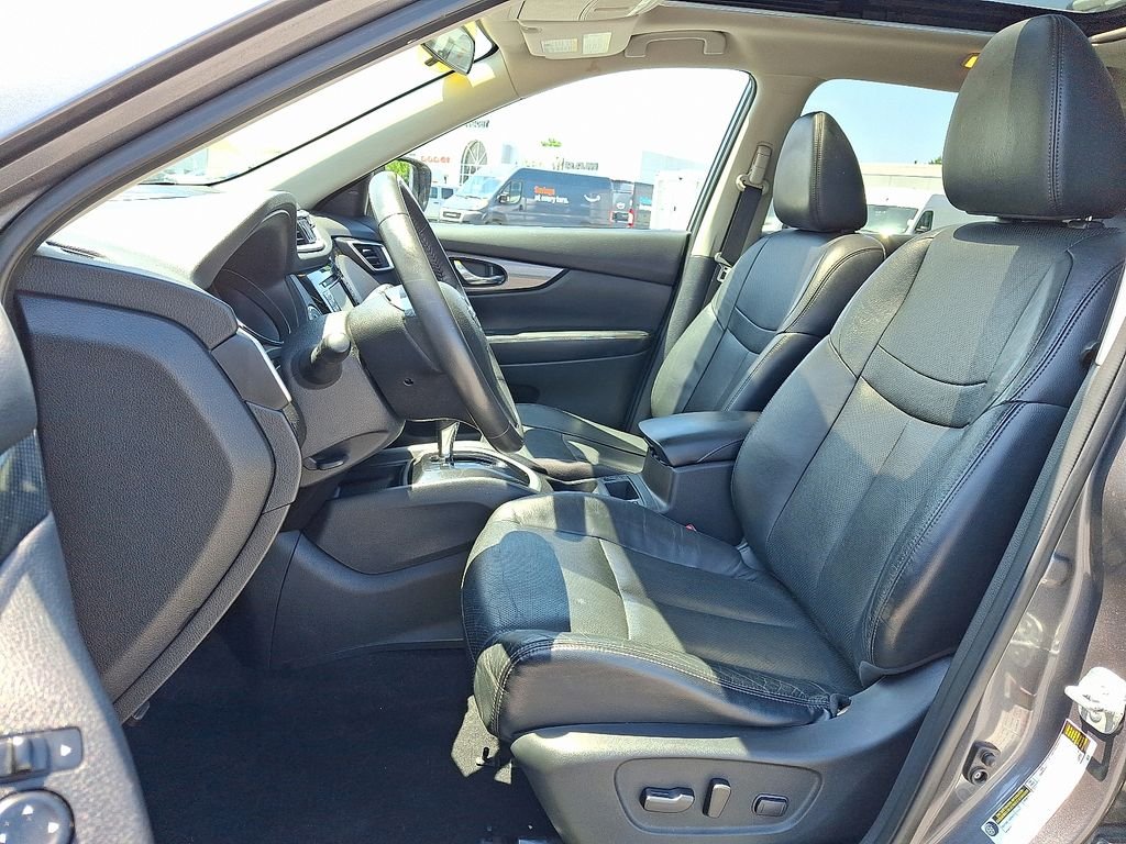 Used 2015 Gray Nissan SL image 14