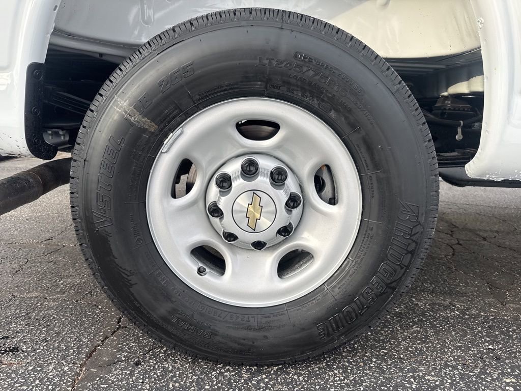 2025 Chevrolet Express Cargo Work Van - Photo 10