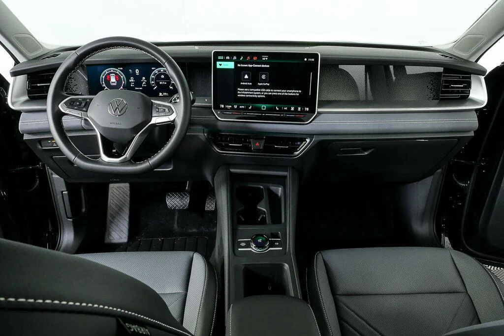 New 2026 Deep Black Pearl Volkswagen SE image 21