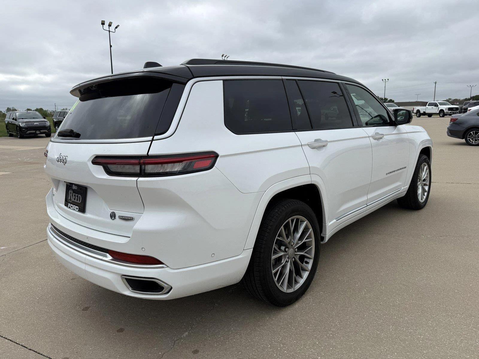 Used 2025 Metallic Jeep Overland image 9