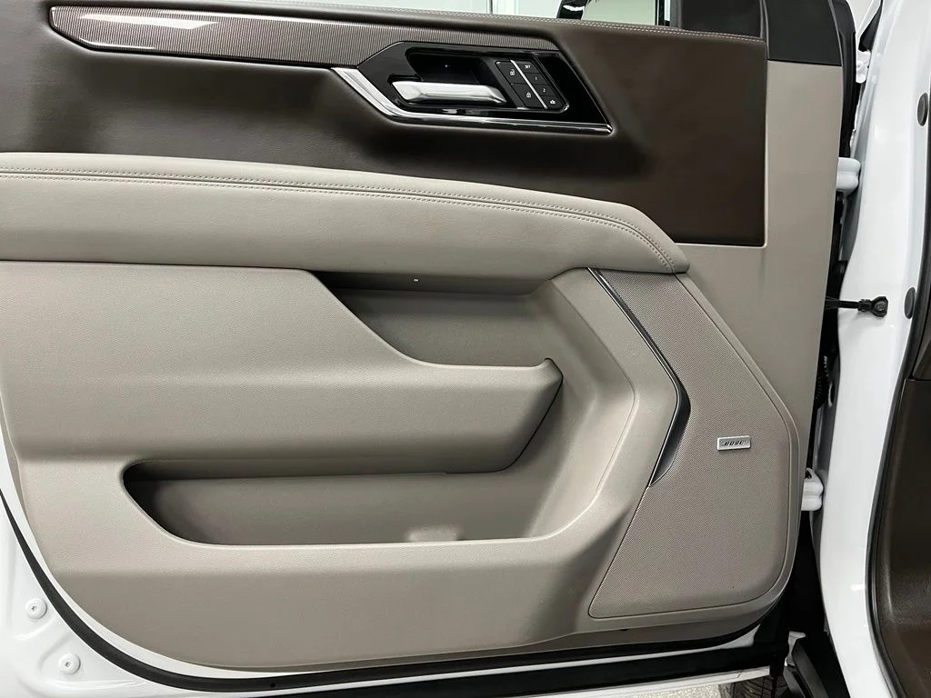 Used 2025 White GMC Elevation image 24