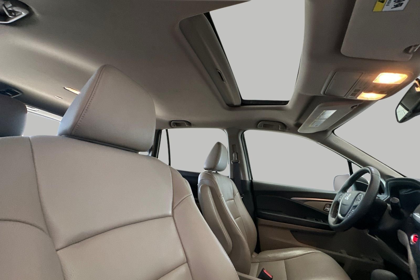 Used 2016 White Honda EX-L image 19
