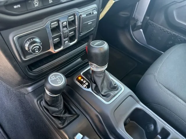 Used 2020 Silver Jeep Altitude image 27