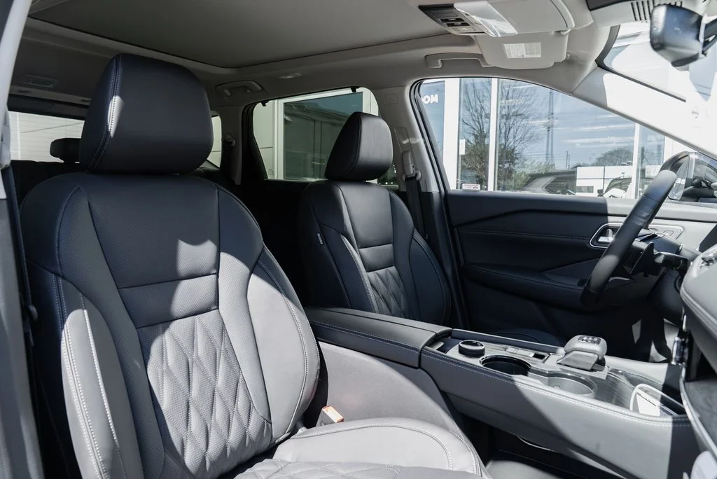 New 2026 Champagne Silver Metallic Nissan Platinum image 29
