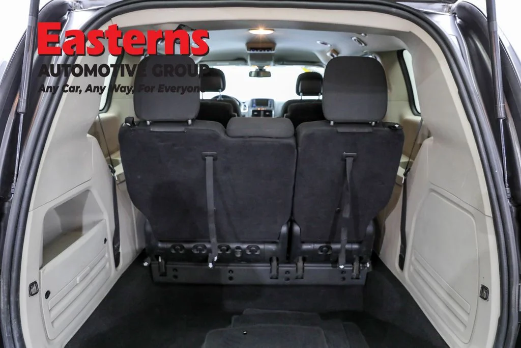 Used 2019 Gray Dodge SE image 9