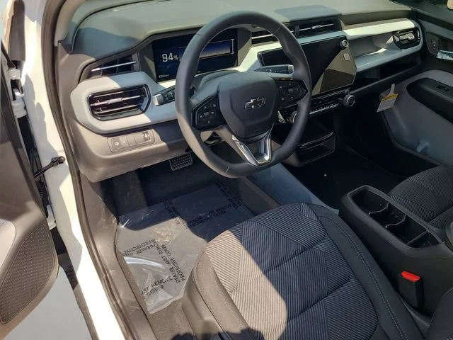 New 2027 Summit White Chevrolet LT image 19