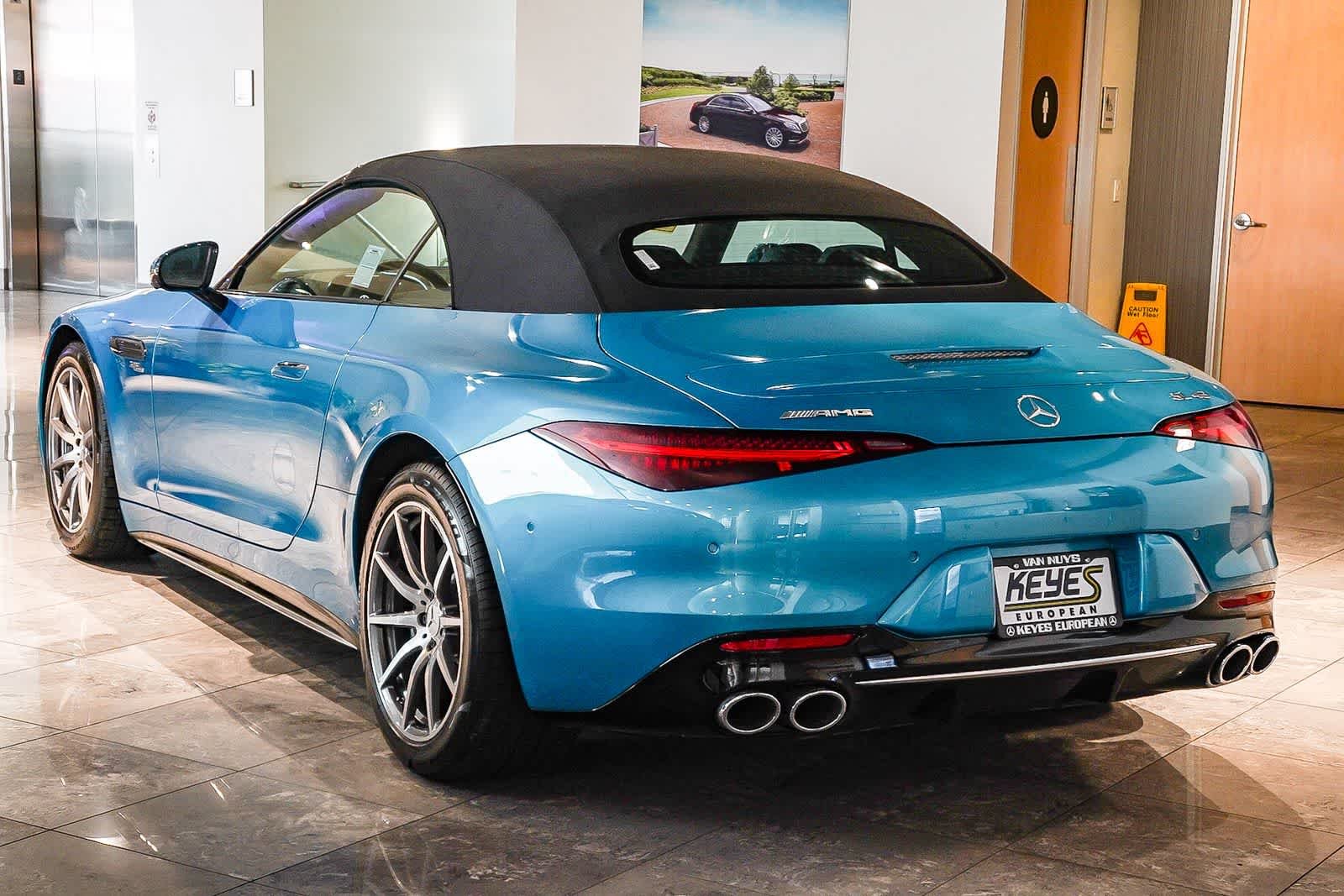 Used 2025 MANUFAKTUR Hyper Blue Metallic Mercedes-Benz AMG® SL 43 image 7
