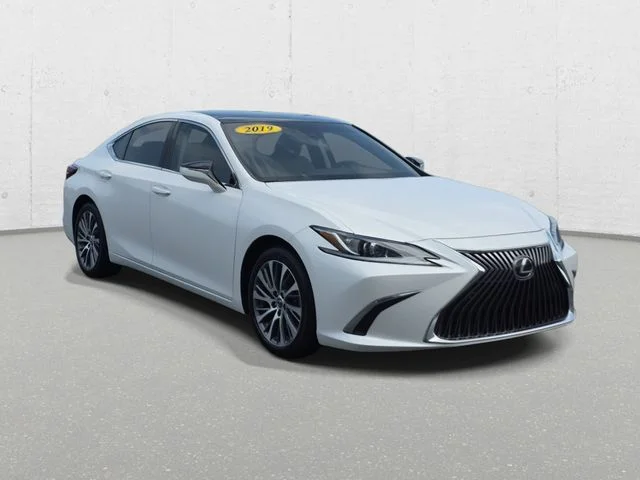 Used 2019 White Pearl Lexus 350 Luxury image 3