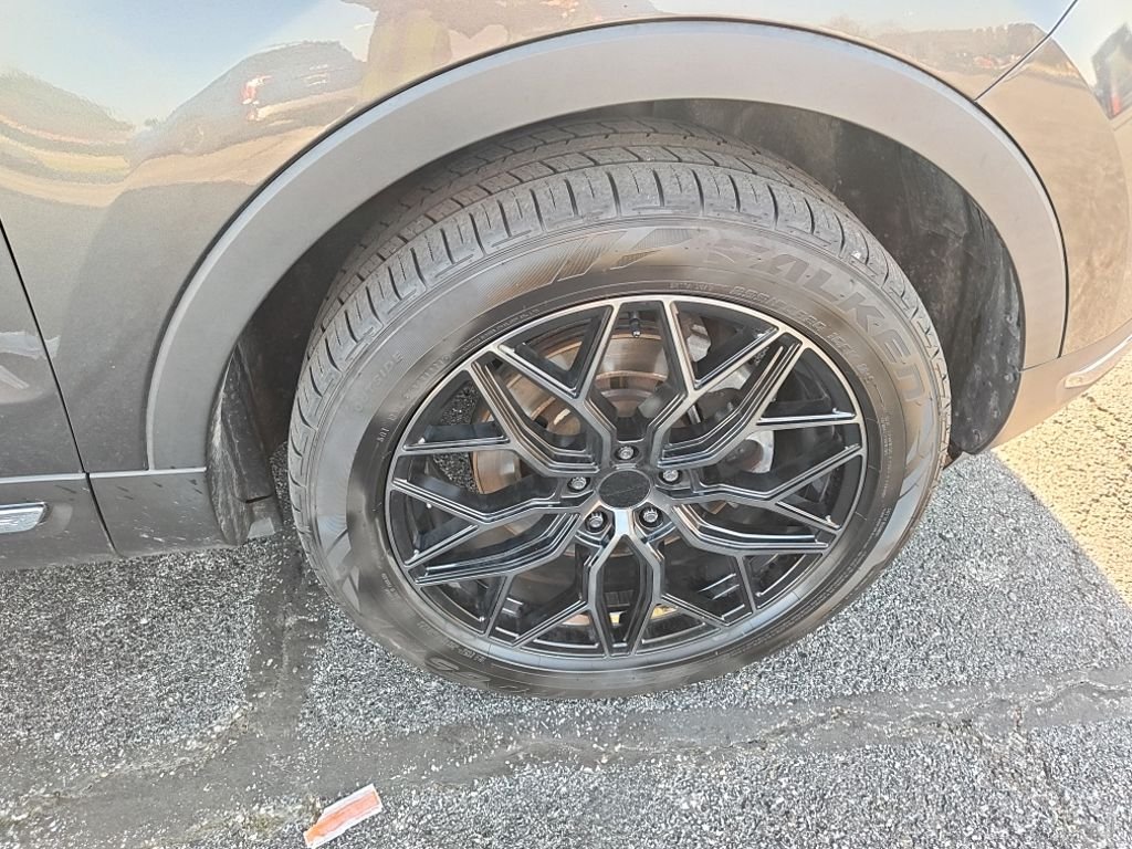 Used 2019 Gray Ford Limited image 9