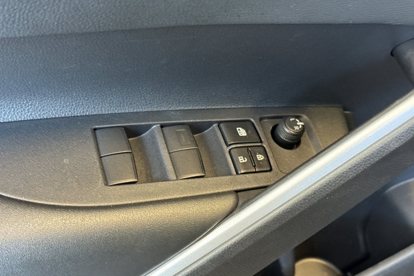 Used 2024  Toyota Hybrid XSE image 15