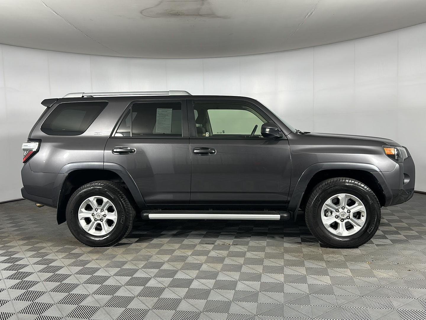 Used 2018 Magnetic Gray Metallic Toyota SR5 image 23