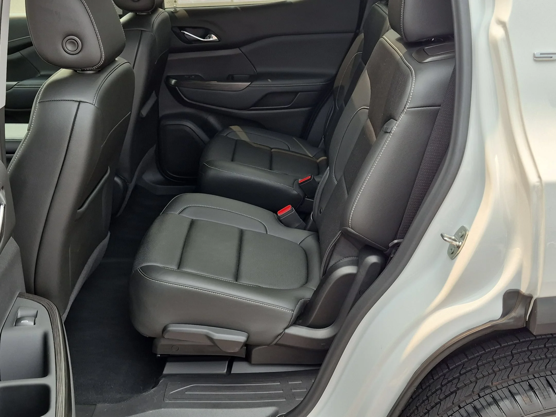 Used 2023 Summit White GMC SLT image 24