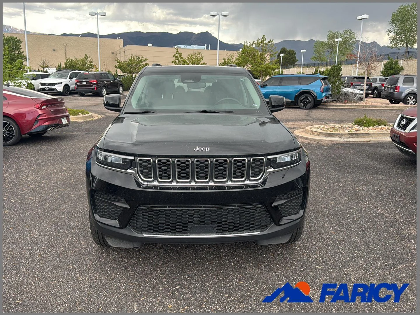 2023 Jeep Grand Cherokee Laredo 4x4's photo