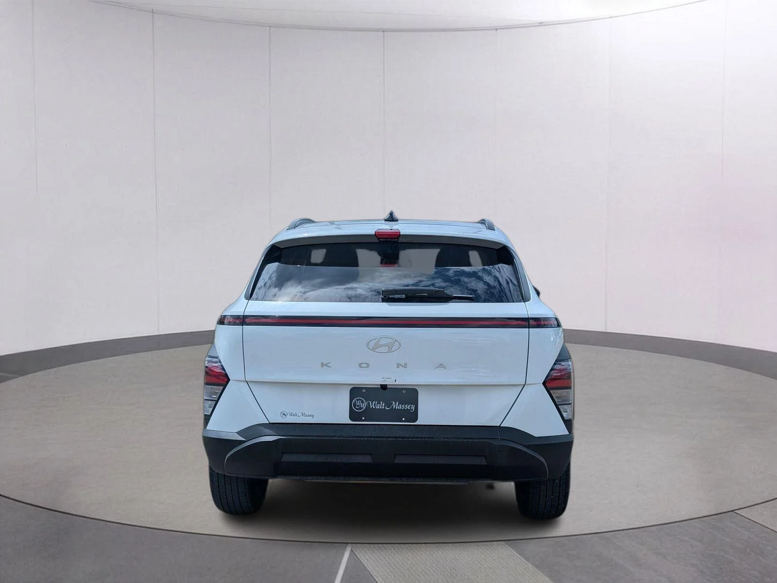 Used 2025 Atlas White Hyundai SEL image 4