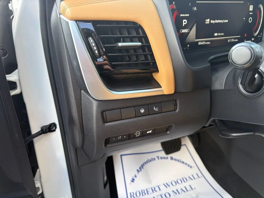 Used 2023 White Nissan Platinum image 19