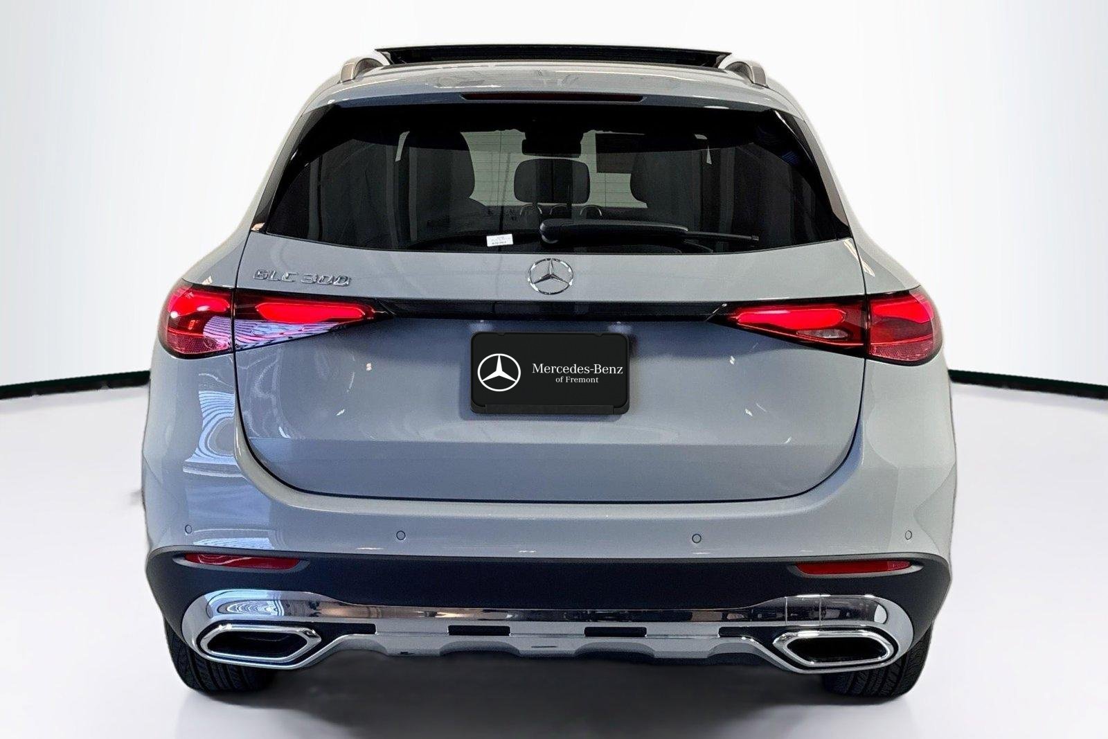 New 2026 Manufaktur Alpine Grey Mercedes-Benz GLC 300 image 6