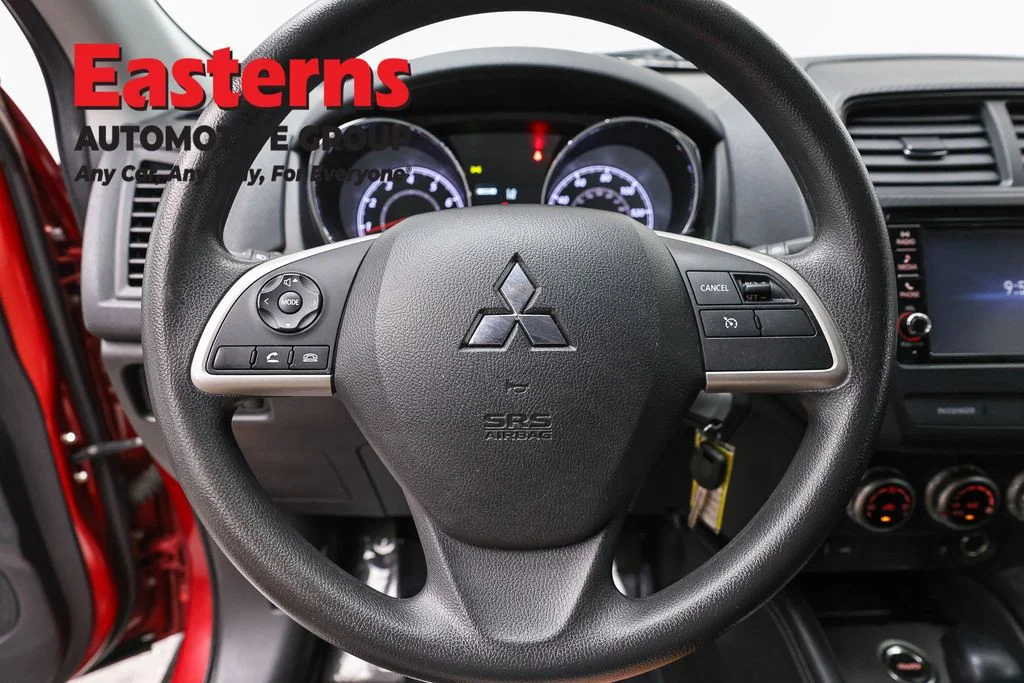 Used 2023 Red Mitsubishi 2.0 ES image 10