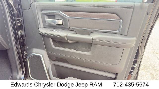 New 2026 Diamond Black Crystal Pearl-Coat Exterior Paint RAM Laramie image 38
