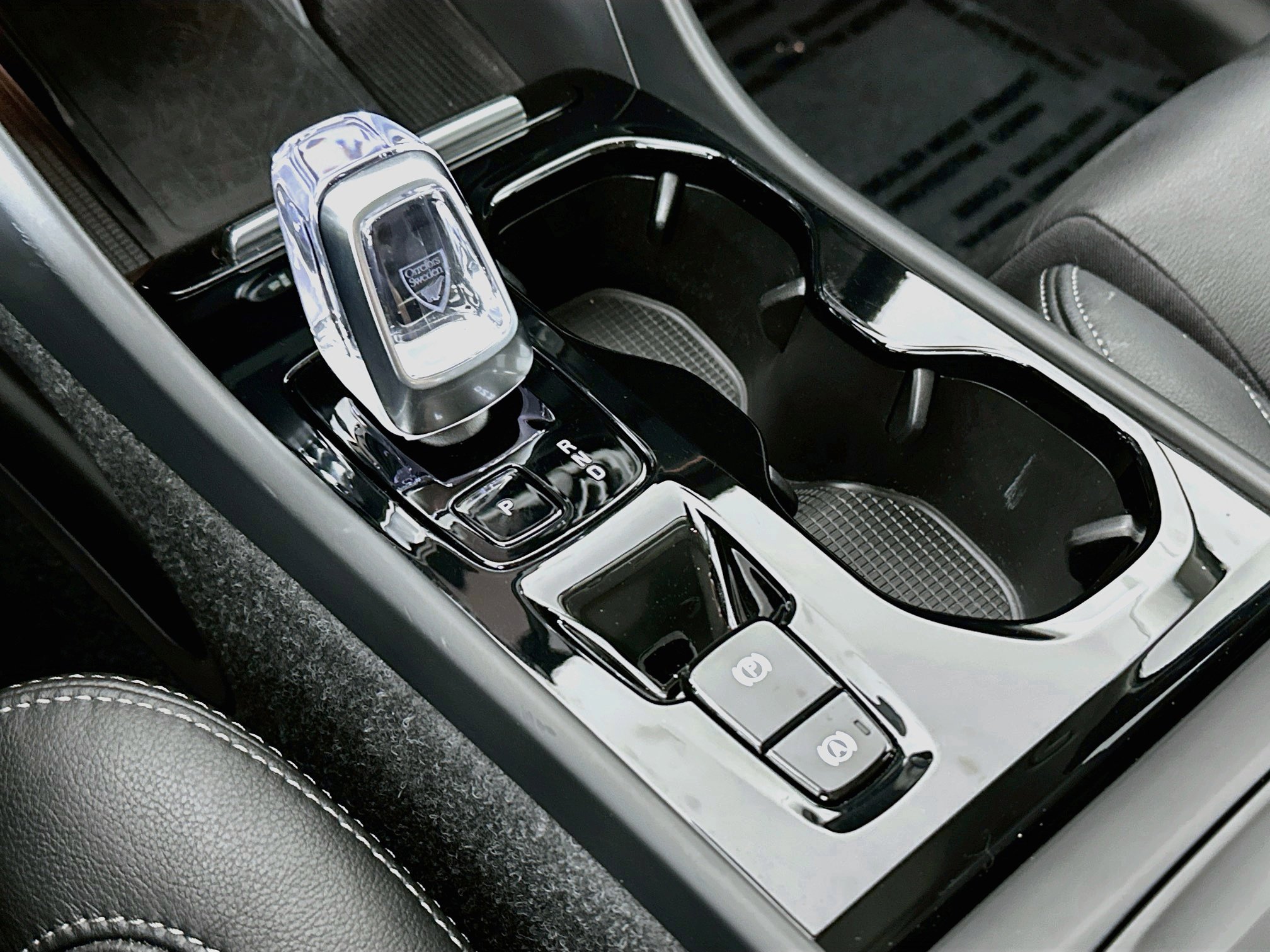 2025 Volvo XC40 Plus - Photo 17