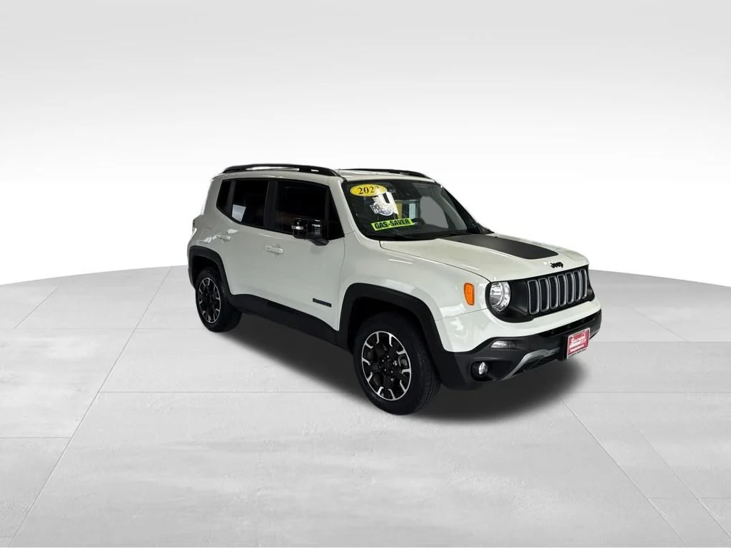 Used 2023 White Jeep Latitude image 8
