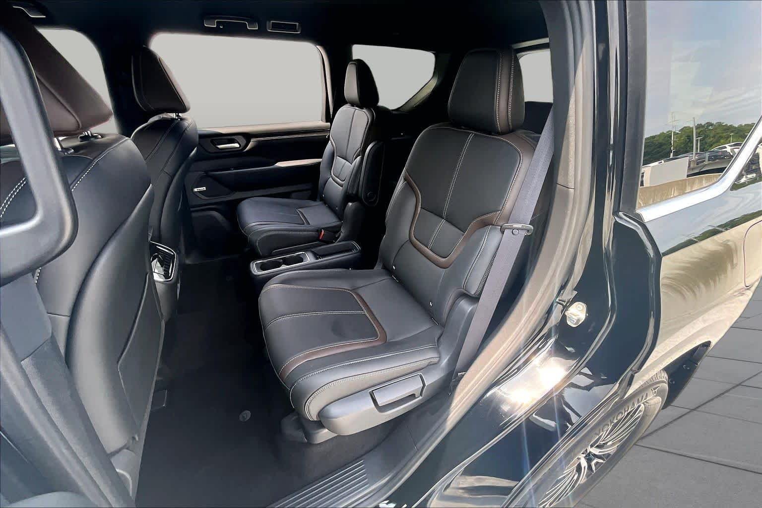 Used 2026 Super Black Nissan SL image 20