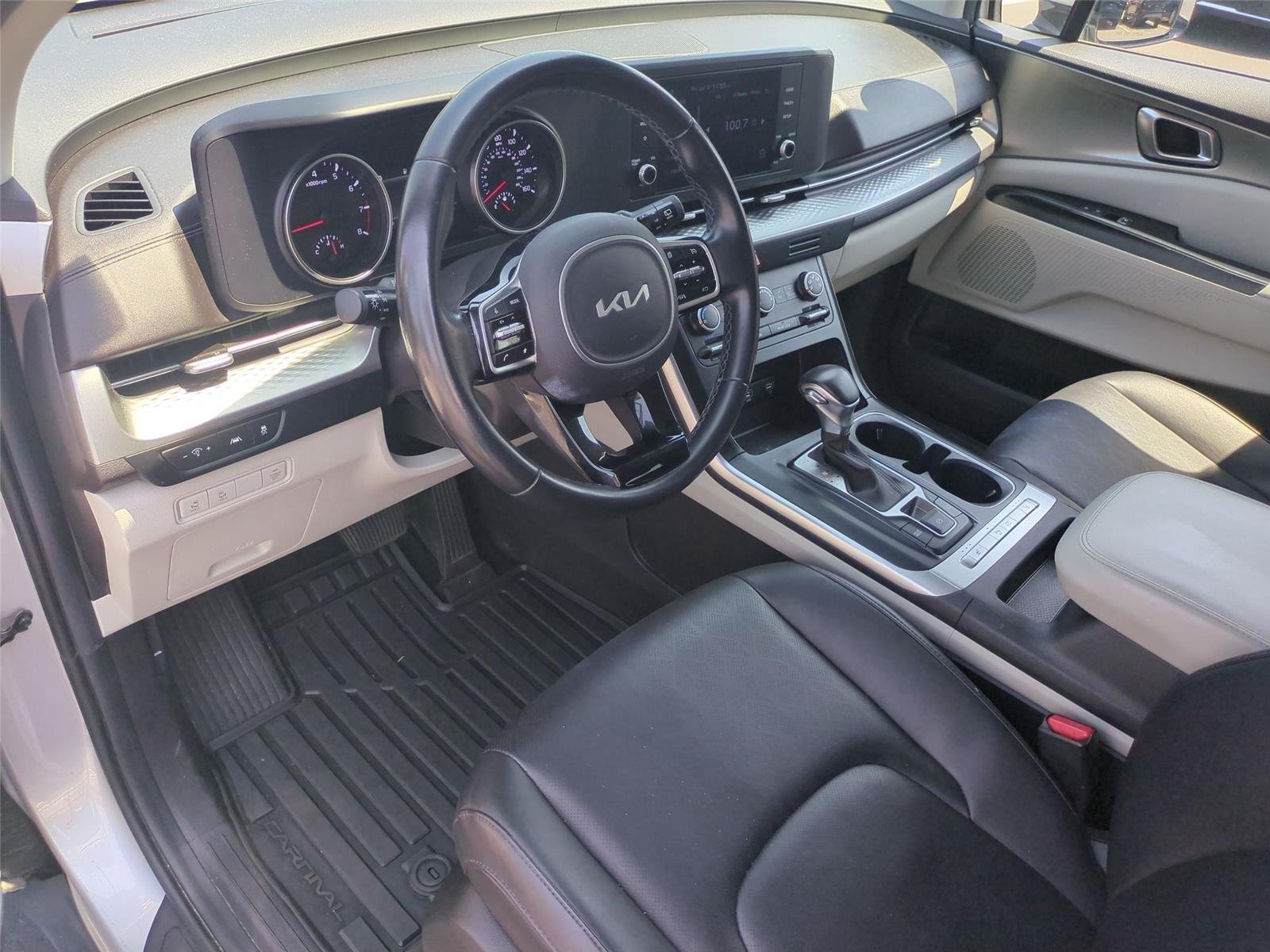 Used 2022 Silky Silver Kia LXS image 19